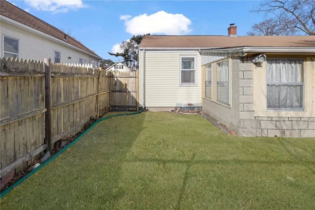 38 Rutherglen Avenue Providence RI 02907