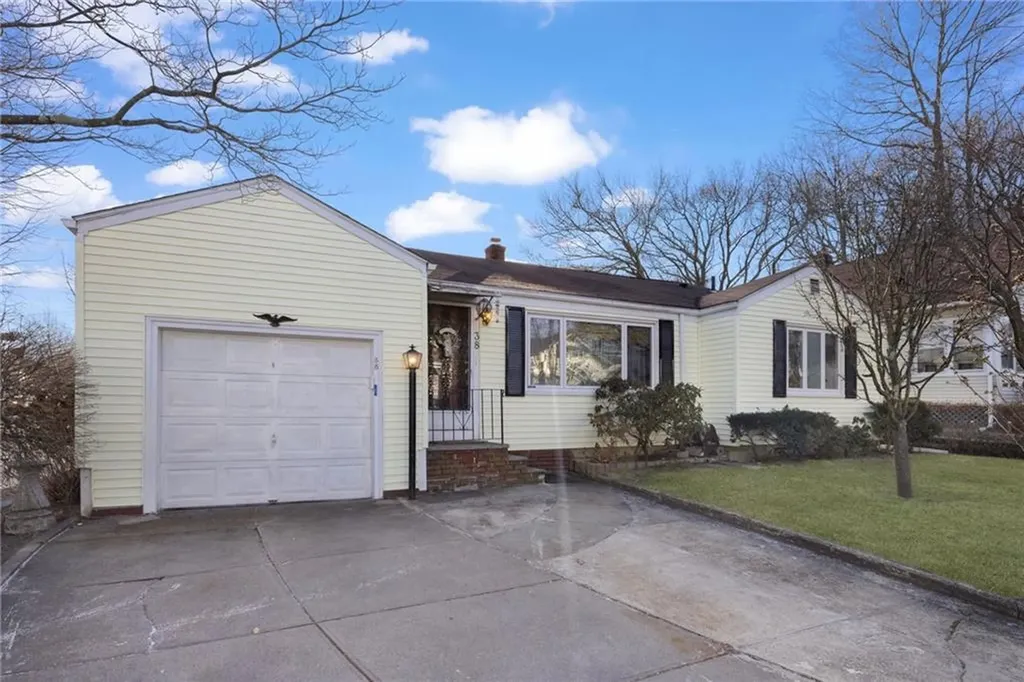 38 Rutherglen Avenue Providence RI 02907