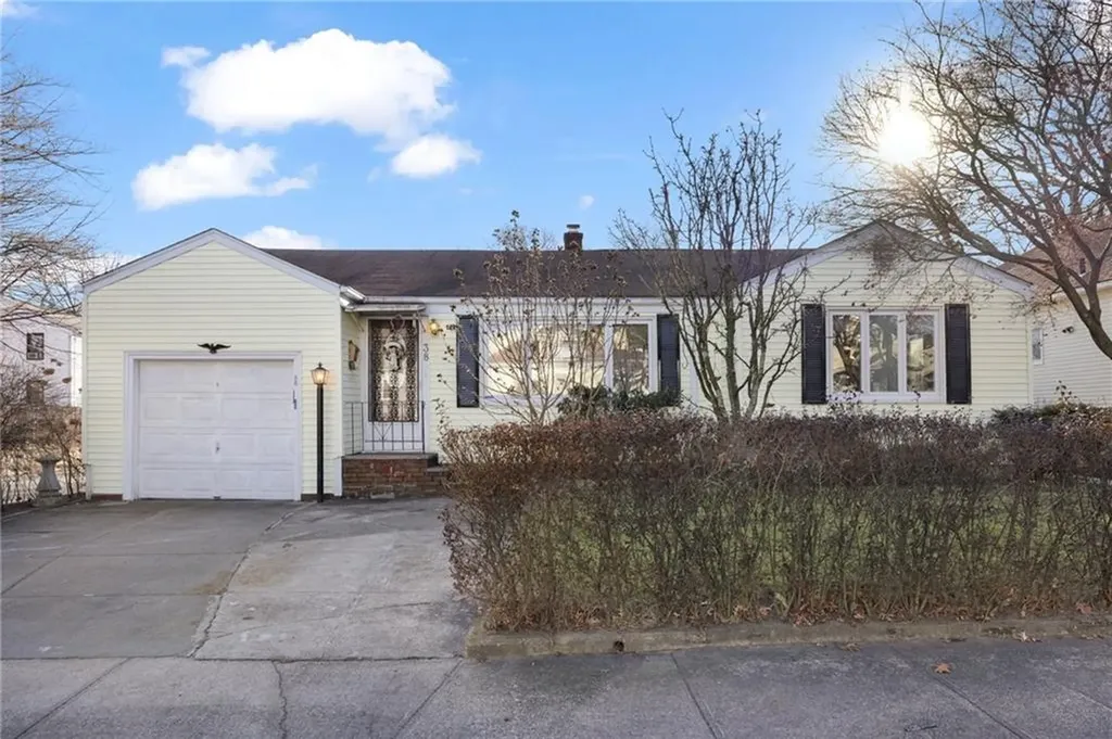 38 Rutherglen Avenue Providence RI 02907