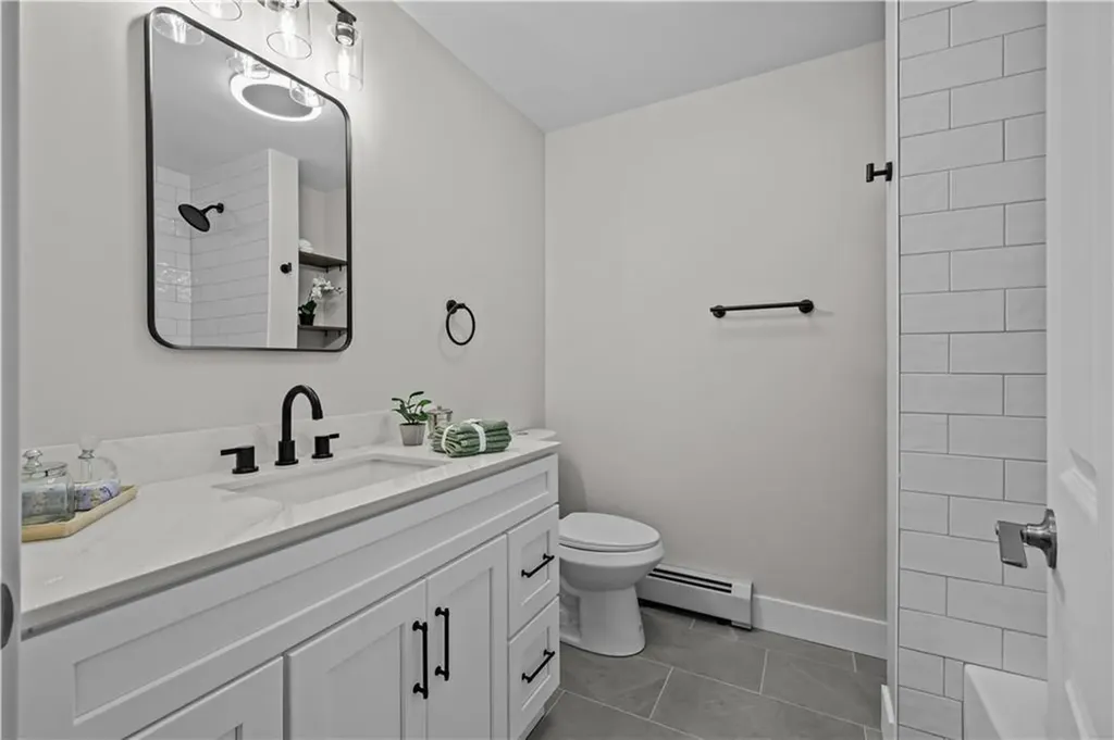 6 Annanias Avenue Westerly RI 02891
