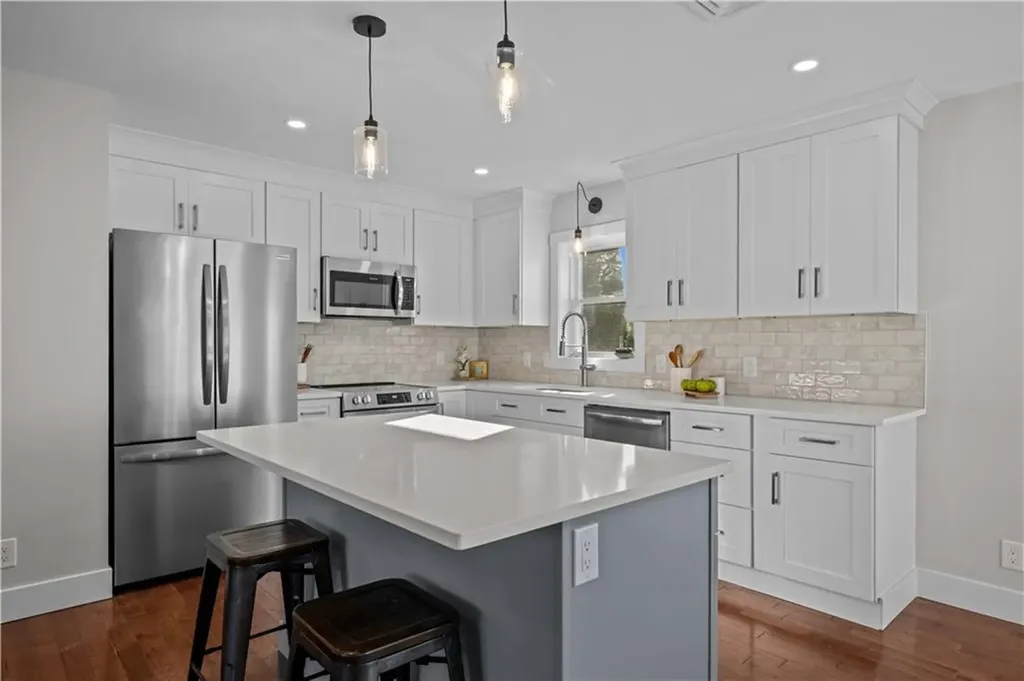 6 Annanias Avenue Westerly RI 02891