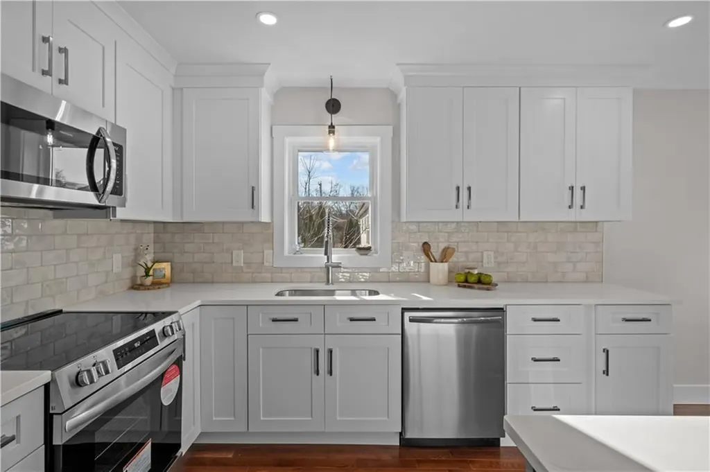 6 Annanias Avenue Westerly RI 02891