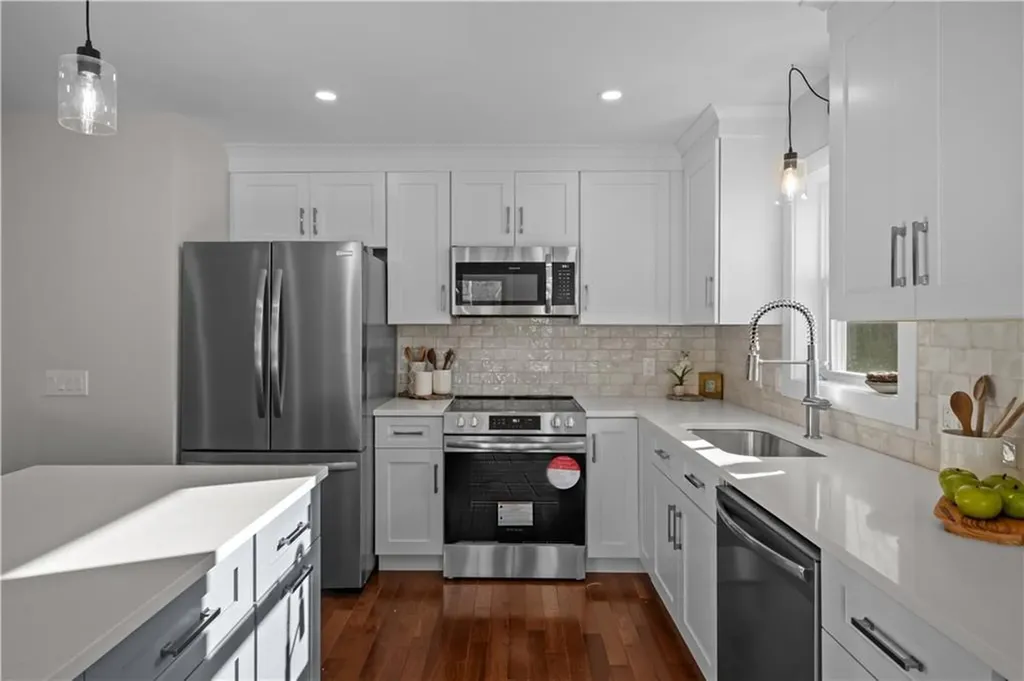 6 Annanias Avenue Westerly RI 02891