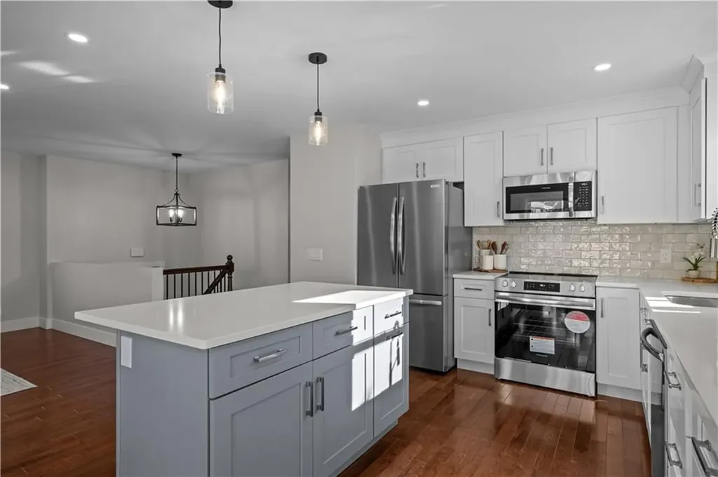 6 Annanias Avenue Westerly RI 02891
