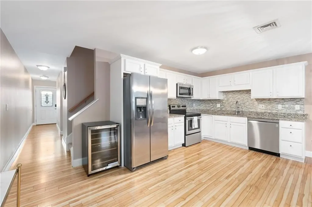 12 Gray Coach Lane Cranston RI 02921