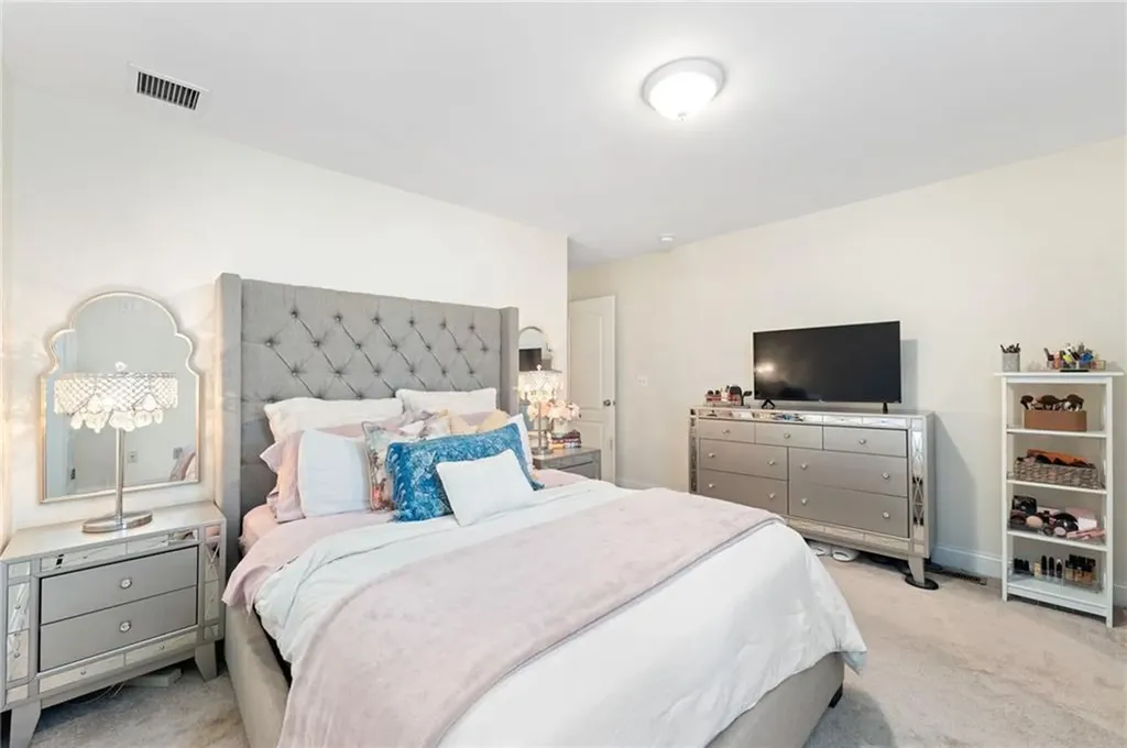 12 Gray Coach Lane Cranston RI 02921