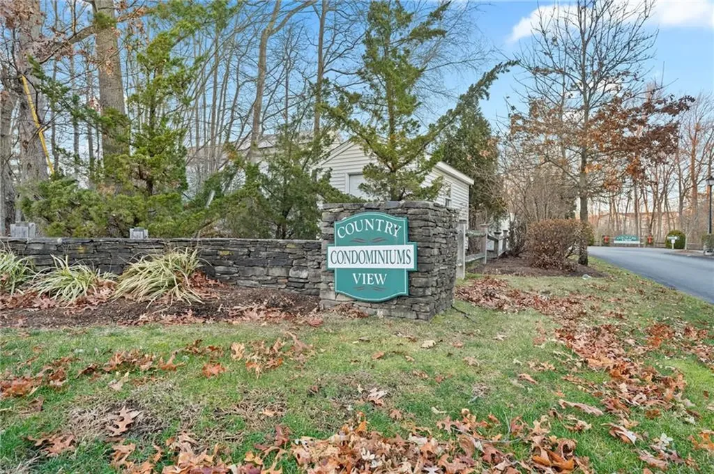 12 Gray Coach Lane Cranston RI 02921