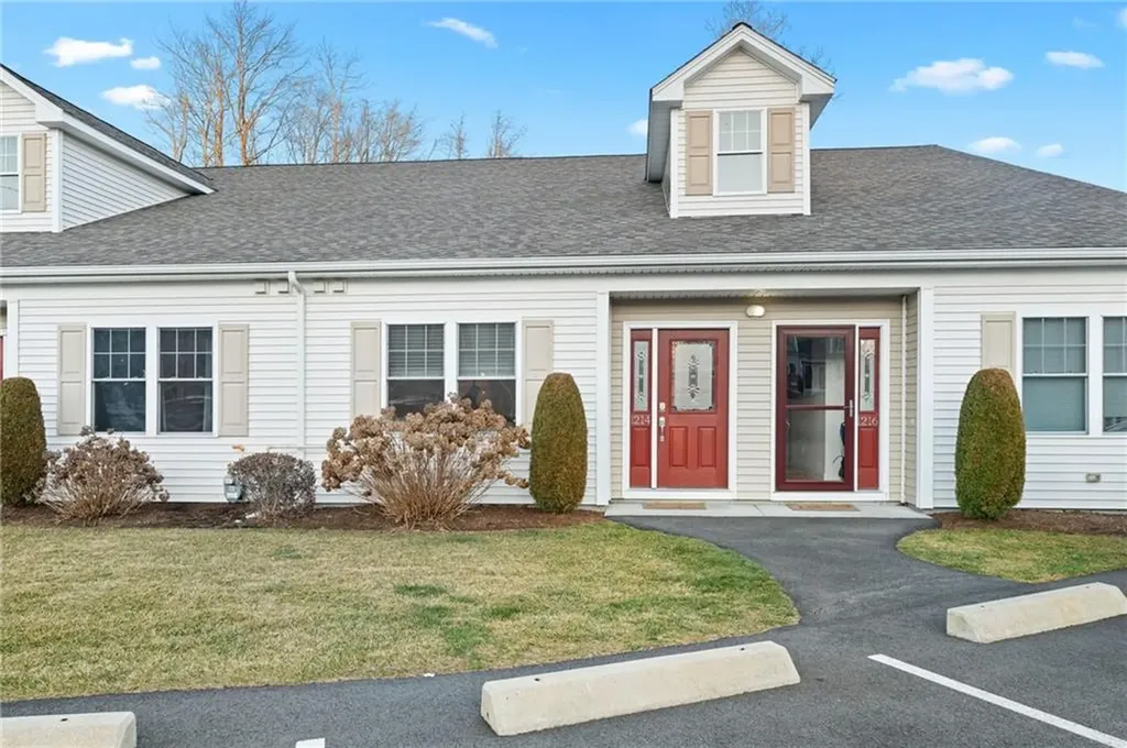 12 Gray Coach Lane Cranston RI 02921