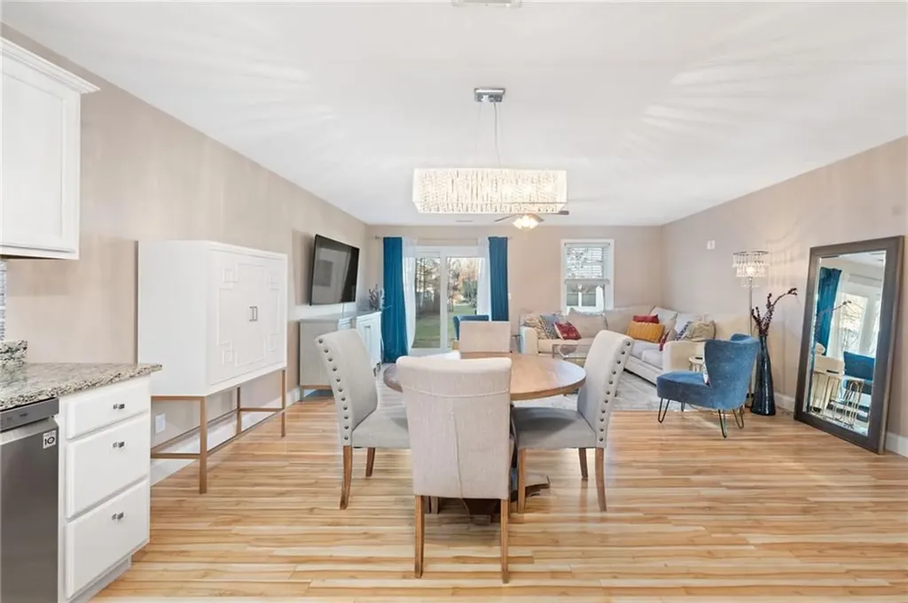 12 Gray Coach Lane Cranston RI 02921