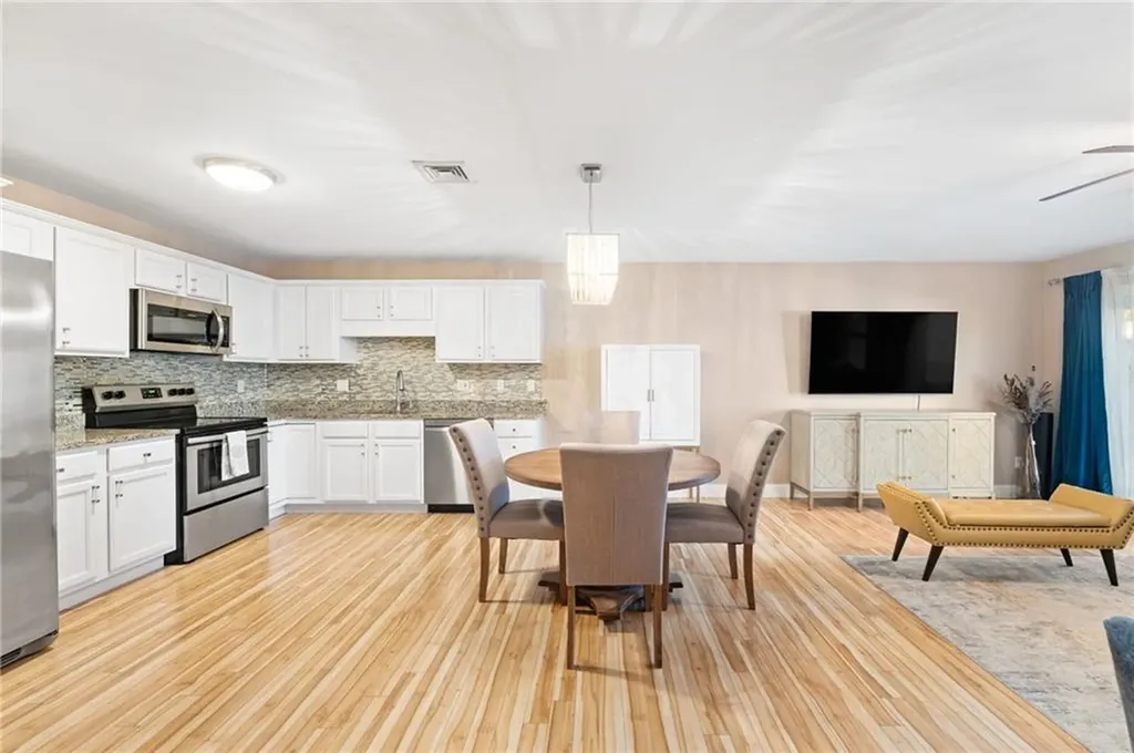 12 Gray Coach Lane Cranston RI 02921