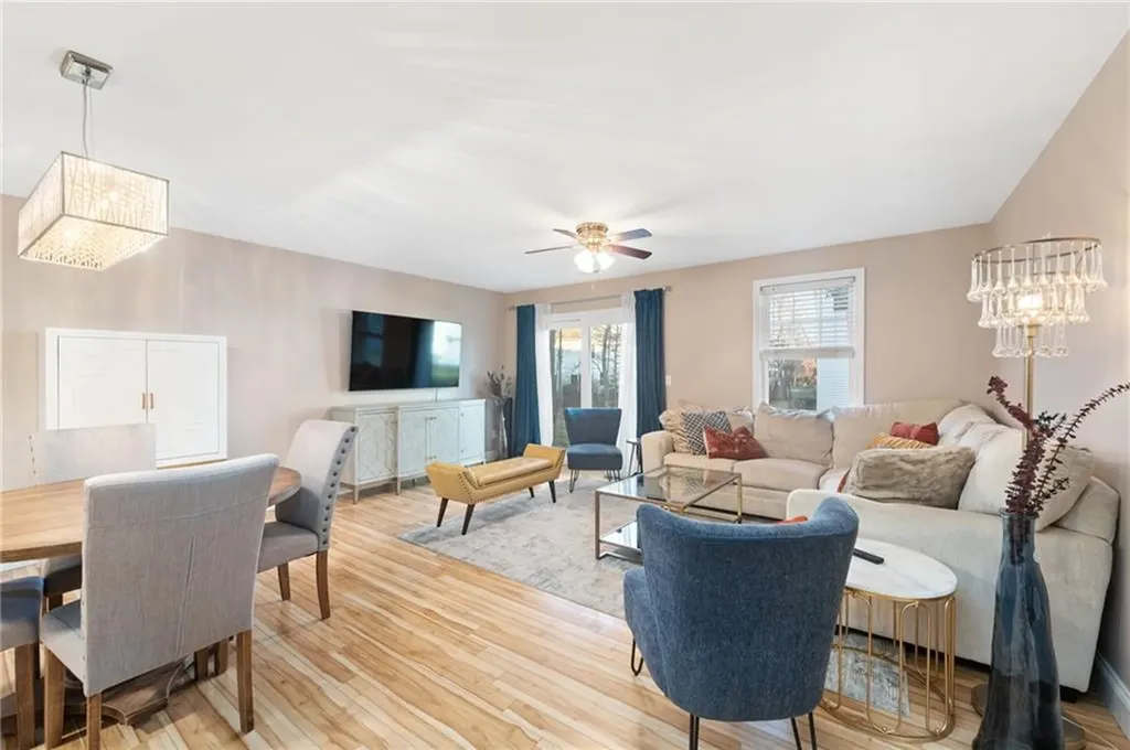 12 Gray Coach Lane Cranston RI 02921