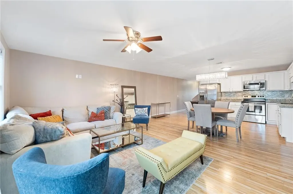 12 Gray Coach Lane Cranston RI 02921