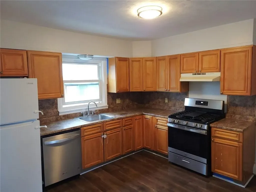 8 Harvey Street Pawtucket RI 02860