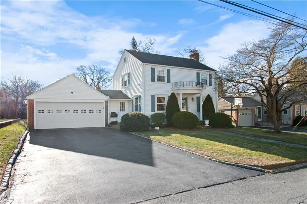 35 Ledgewood Drive Cranston RI 02920
