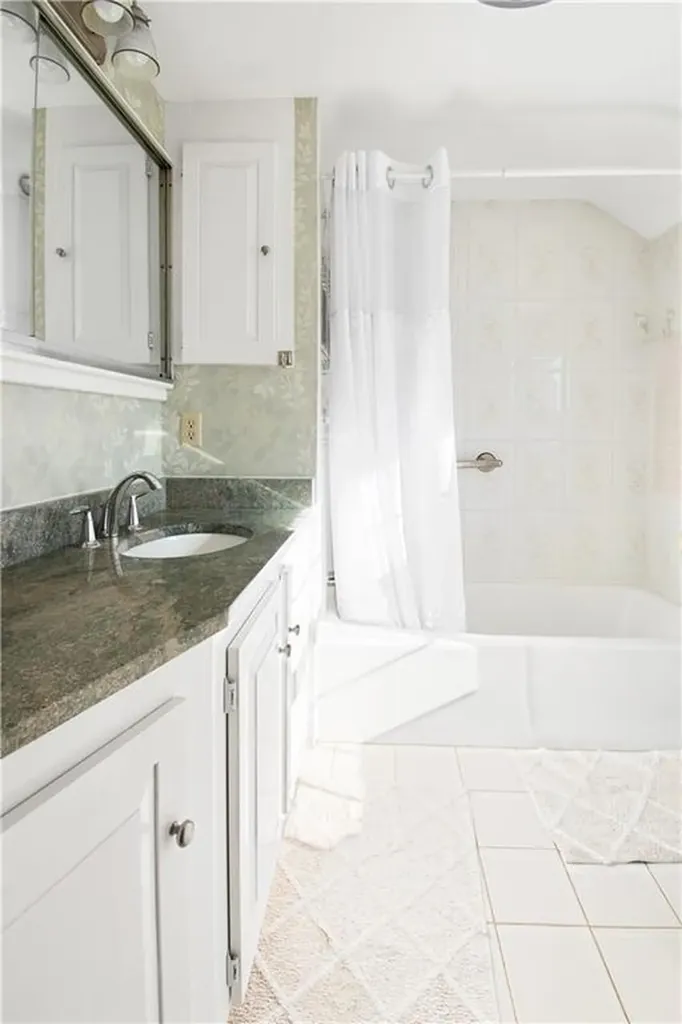 35 Ledgewood Drive Cranston RI 02920