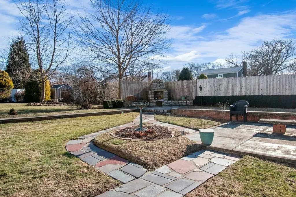 35 Ledgewood Drive Cranston RI 02920