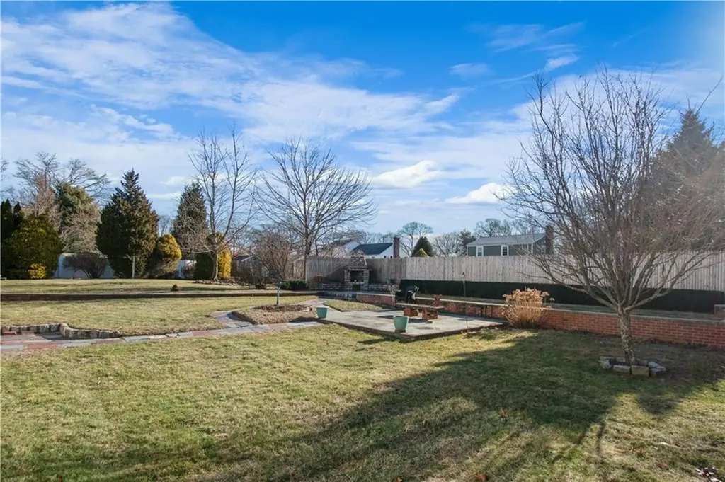 35 Ledgewood Drive Cranston RI 02920
