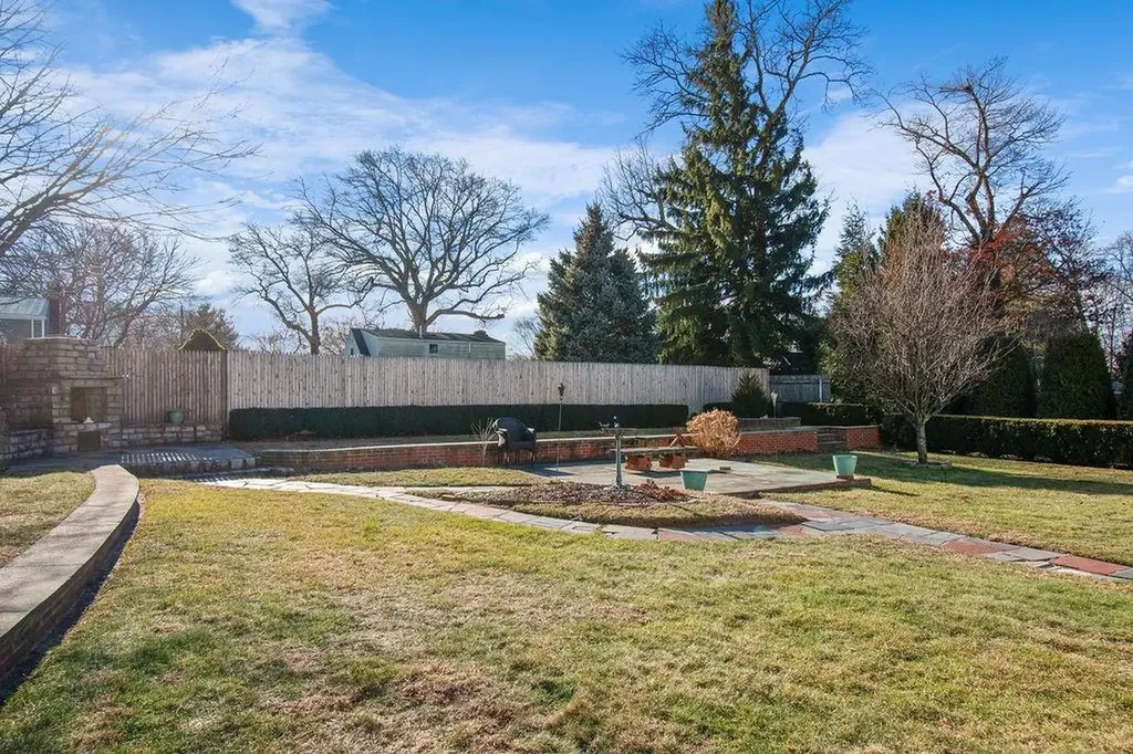 35 Ledgewood Drive Cranston RI 02920