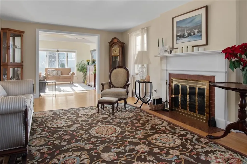 35 Ledgewood Drive Cranston RI 02920