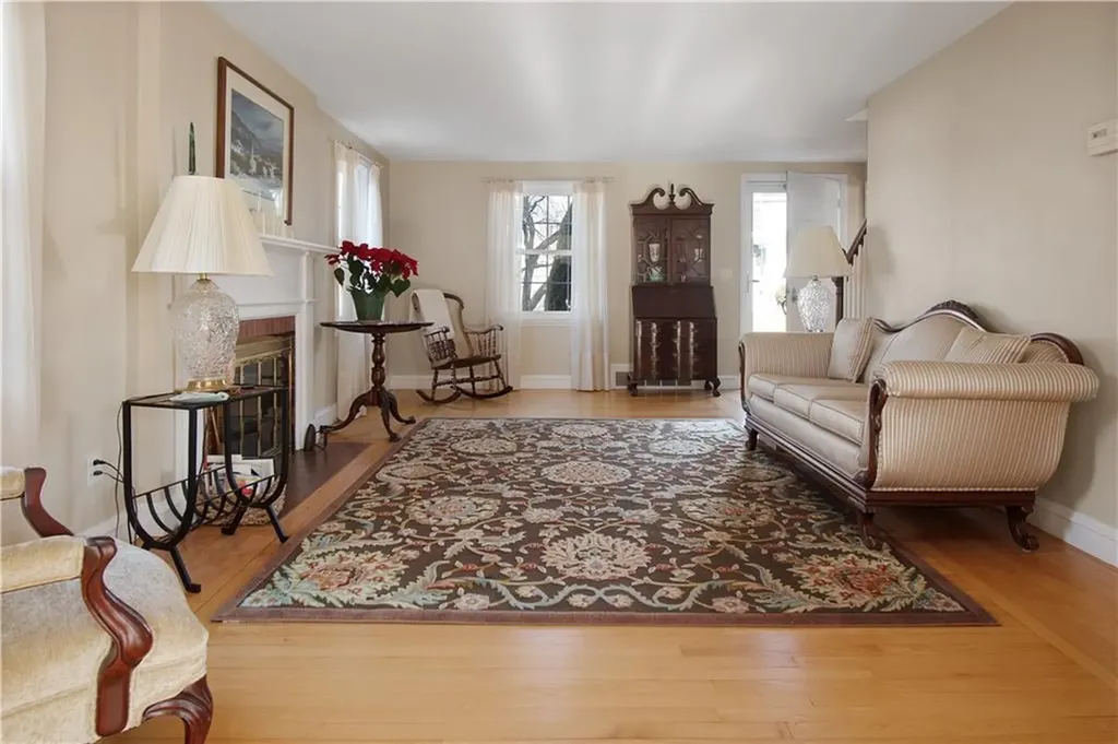35 Ledgewood Drive Cranston RI 02920