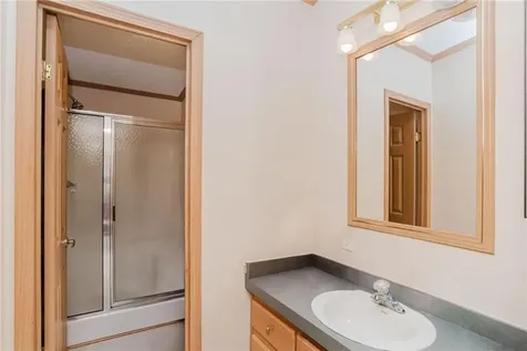 28 Songbird Lane Tiverton RI 02878