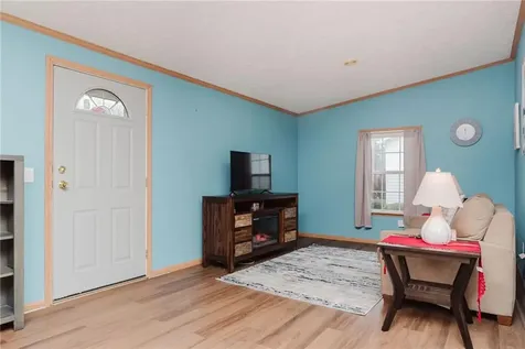 28 Songbird Lane Tiverton RI 02878