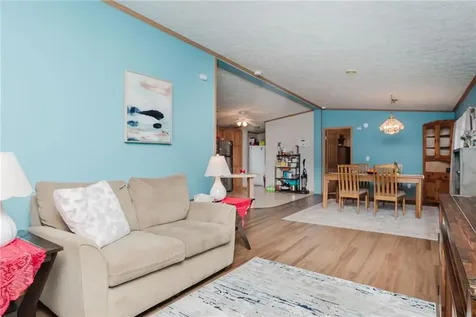 28 Songbird Lane Tiverton RI 02878