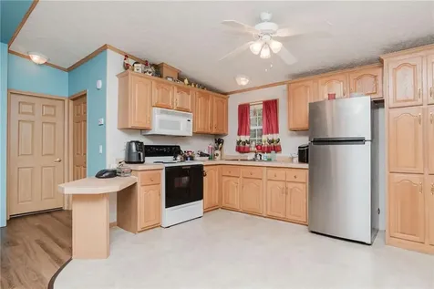 28 Songbird Lane Tiverton RI 02878