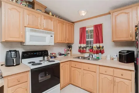 28 Songbird Lane Tiverton RI 02878