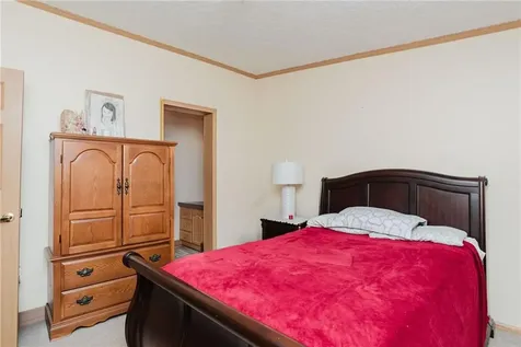 28 Songbird Lane Tiverton RI 02878