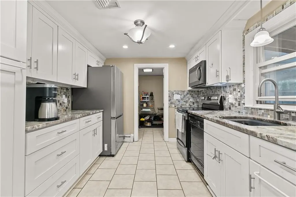 44 Larchmont Road Warwick RI 02886