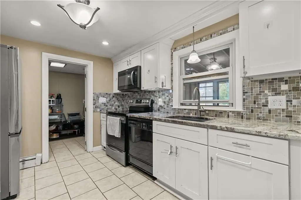 44 Larchmont Road Warwick RI 02886