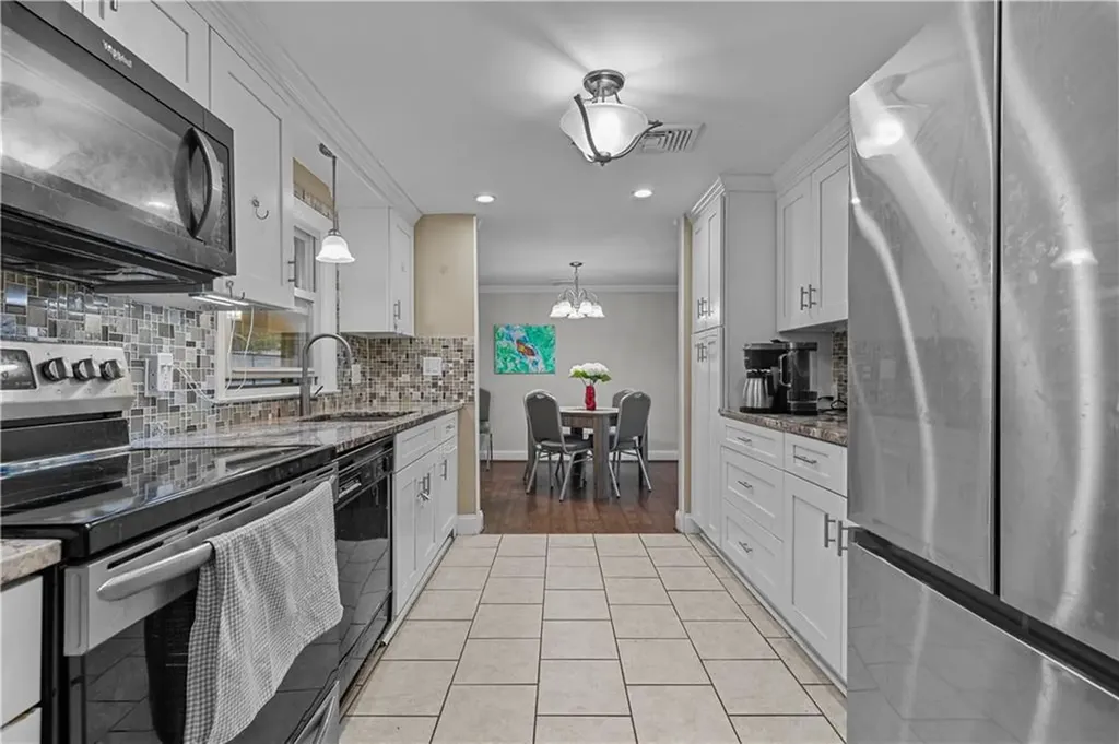 44 Larchmont Road Warwick RI 02886