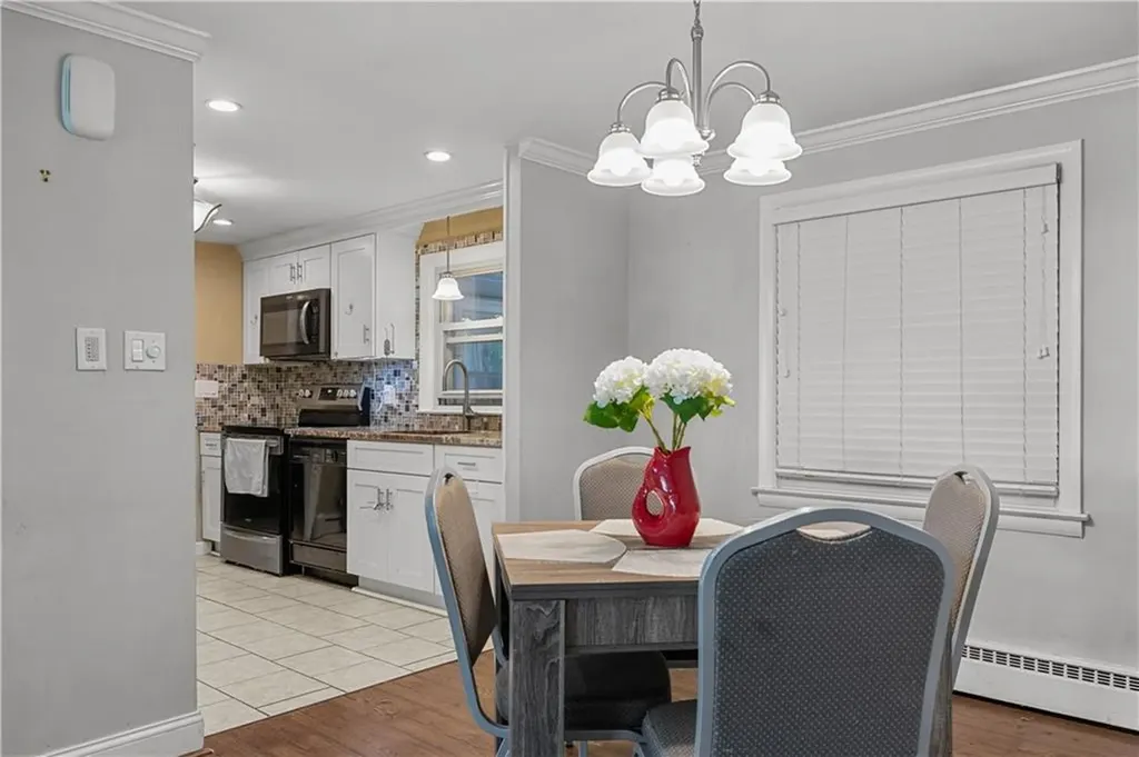 44 Larchmont Road Warwick RI 02886