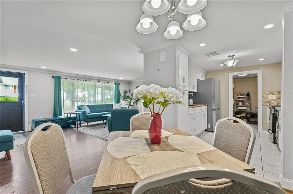 44 Larchmont Road Warwick RI 02886