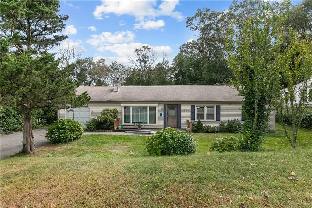 44 Larchmont Road Warwick RI 02886