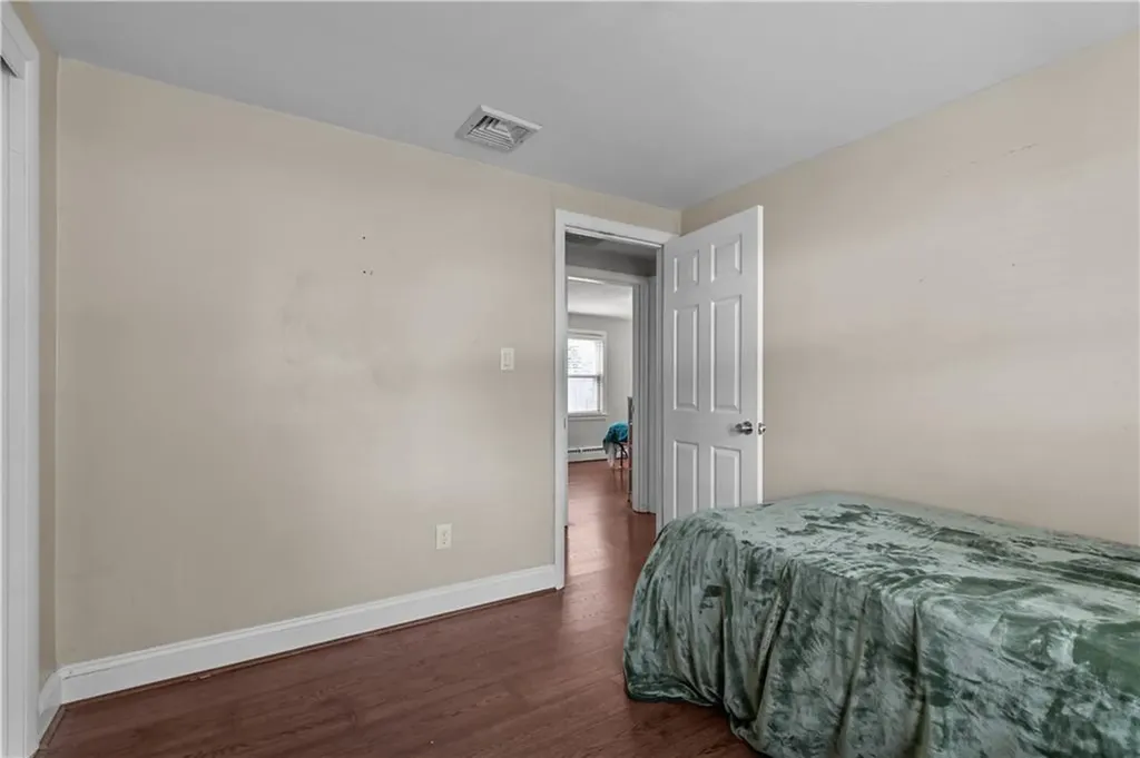 44 Larchmont Road Warwick RI 02886