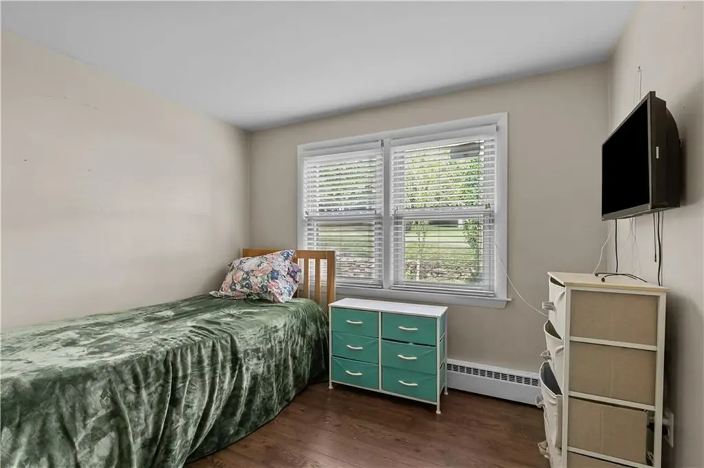 44 Larchmont Road Warwick RI 02886