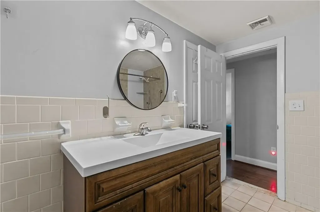 44 Larchmont Road Warwick RI 02886