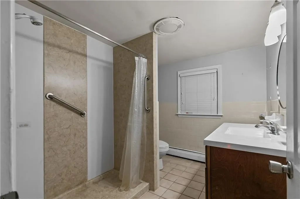 44 Larchmont Road Warwick RI 02886
