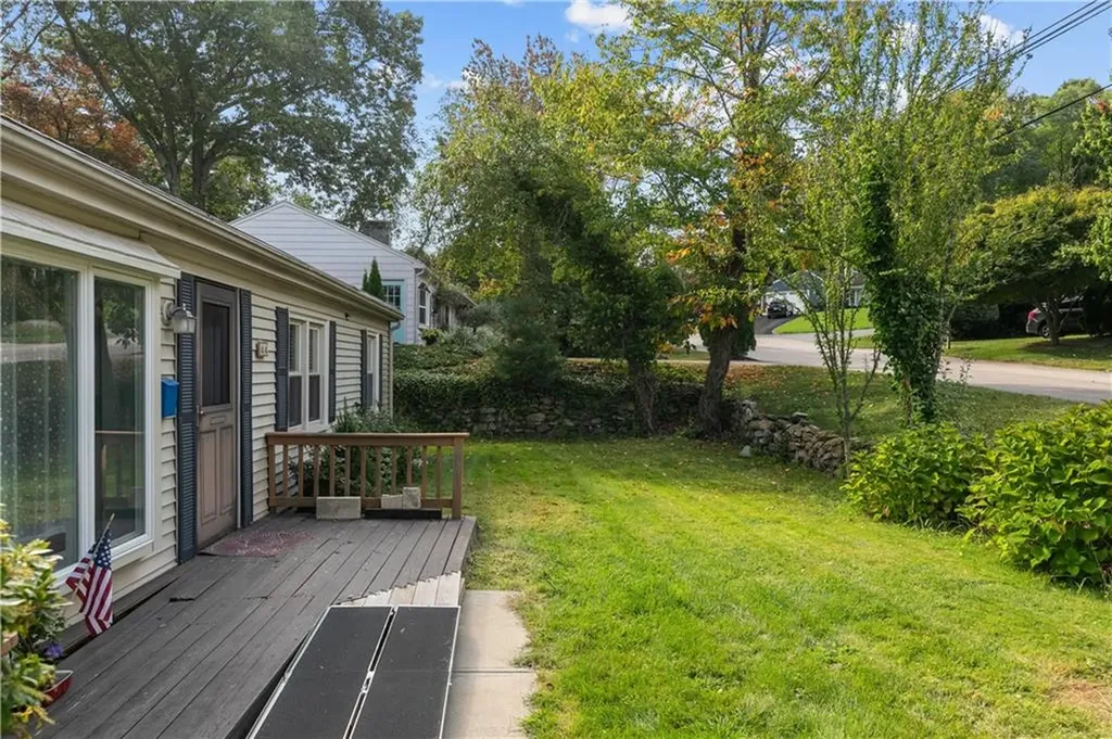 44 Larchmont Road Warwick RI 02886