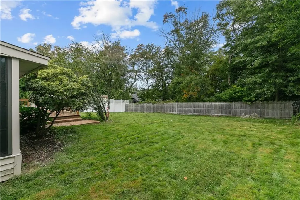 44 Larchmont Road Warwick RI 02886
