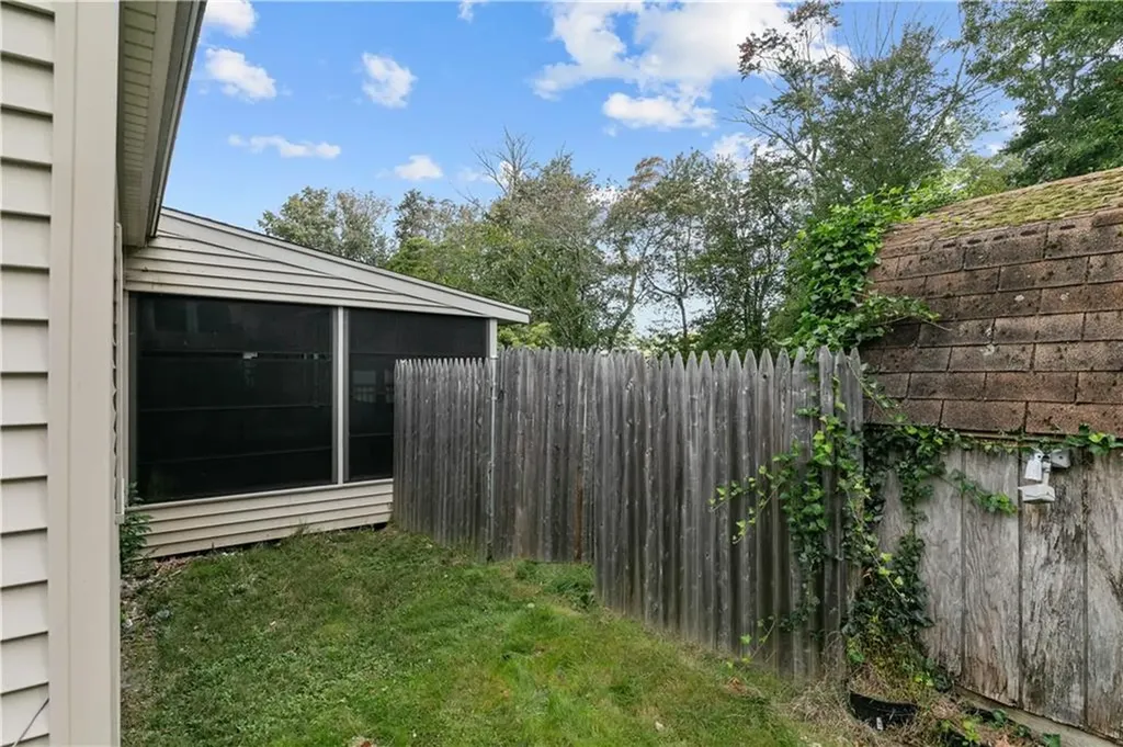 44 Larchmont Road Warwick RI 02886