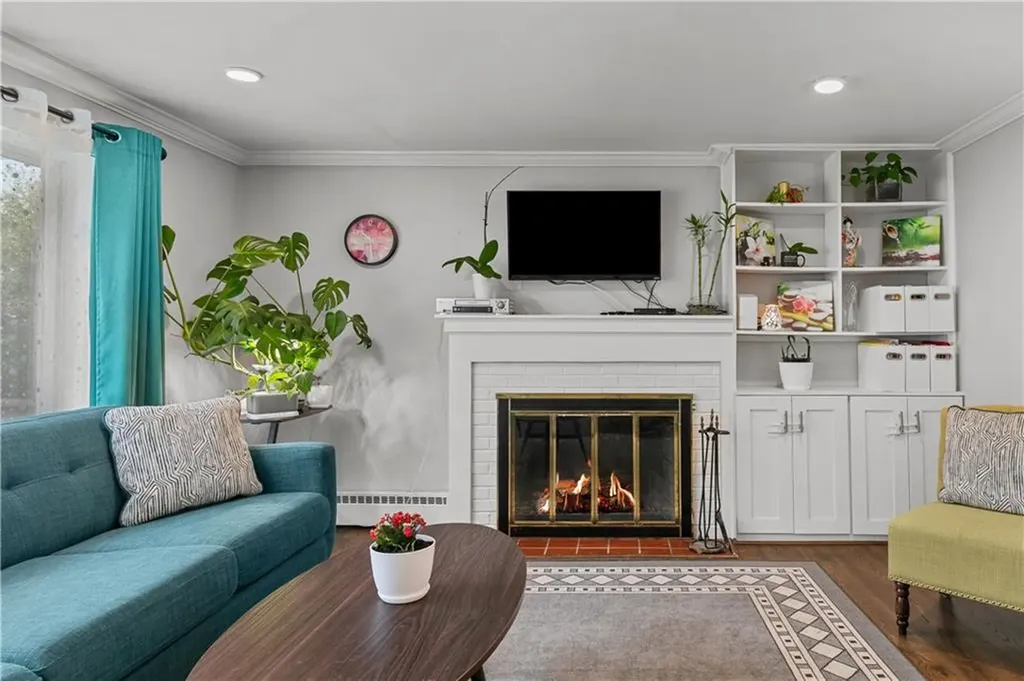 44 Larchmont Road Warwick RI 02886