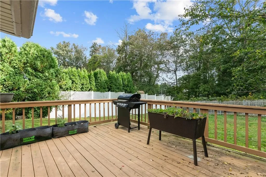 44 Larchmont Road Warwick RI 02886