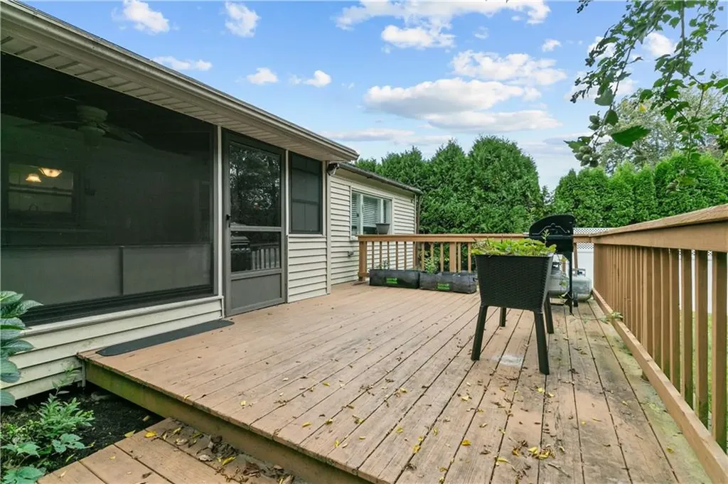 44 Larchmont Road Warwick RI 02886