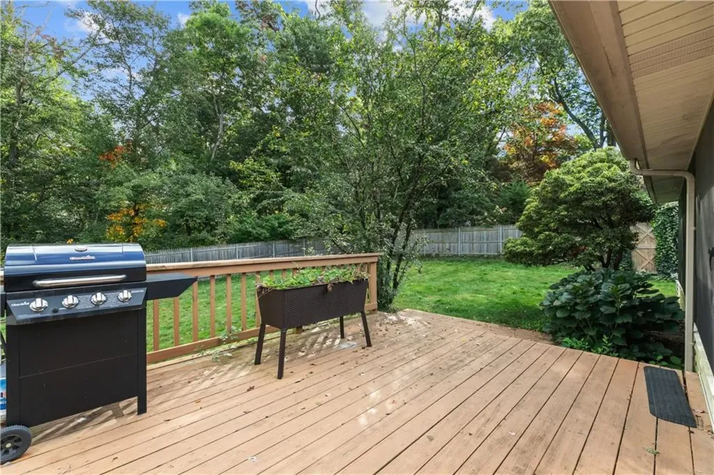 44 Larchmont Road Warwick RI 02886
