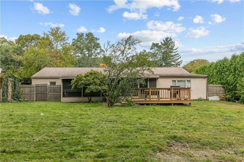 44 Larchmont Road Warwick RI 02886