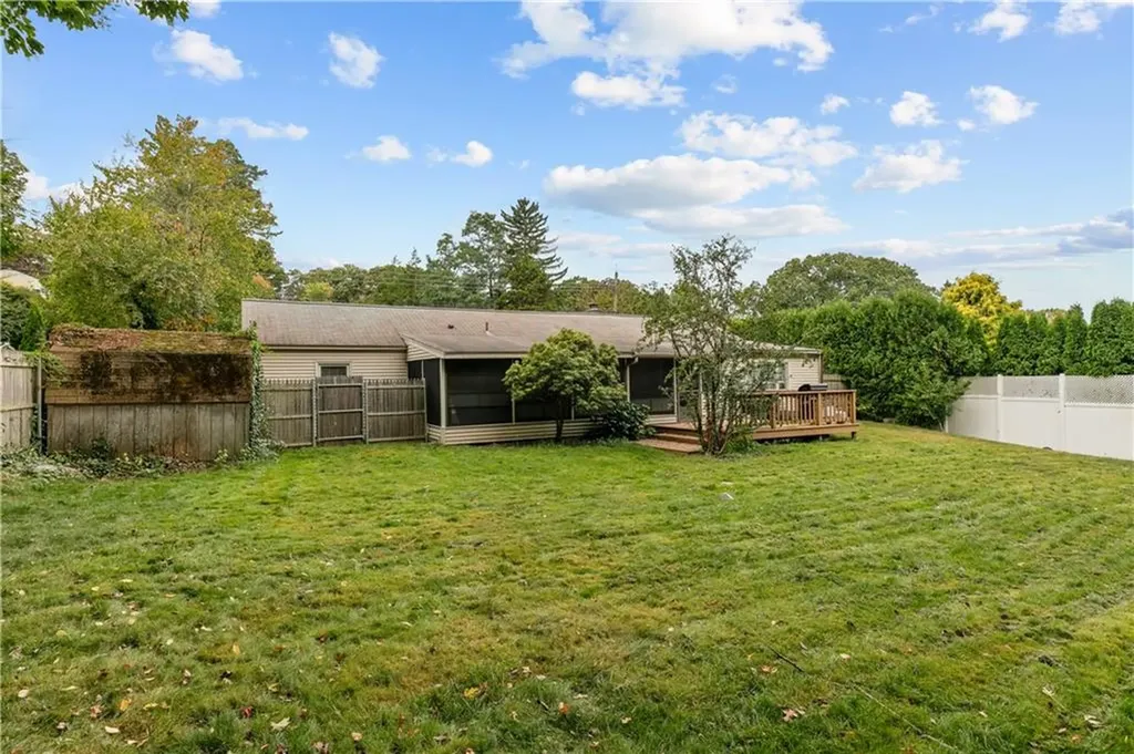 44 Larchmont Road Warwick RI 02886