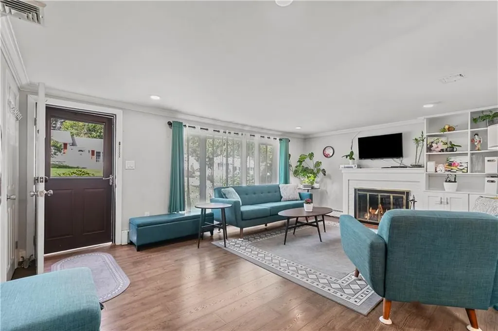 44 Larchmont Road Warwick RI 02886